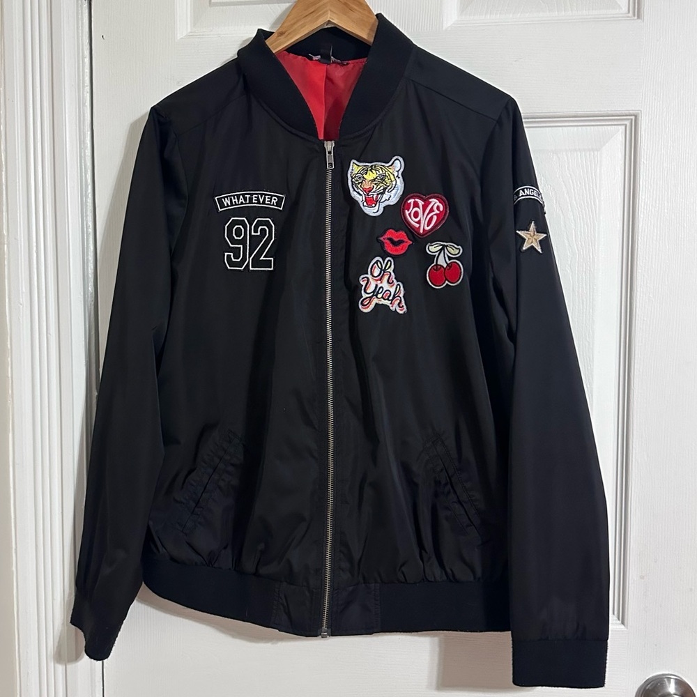 Torrid Black Bomber Jacket Size 1 Patch Graphic Tiger Lips Cherry Zip - Picture 2 of 11